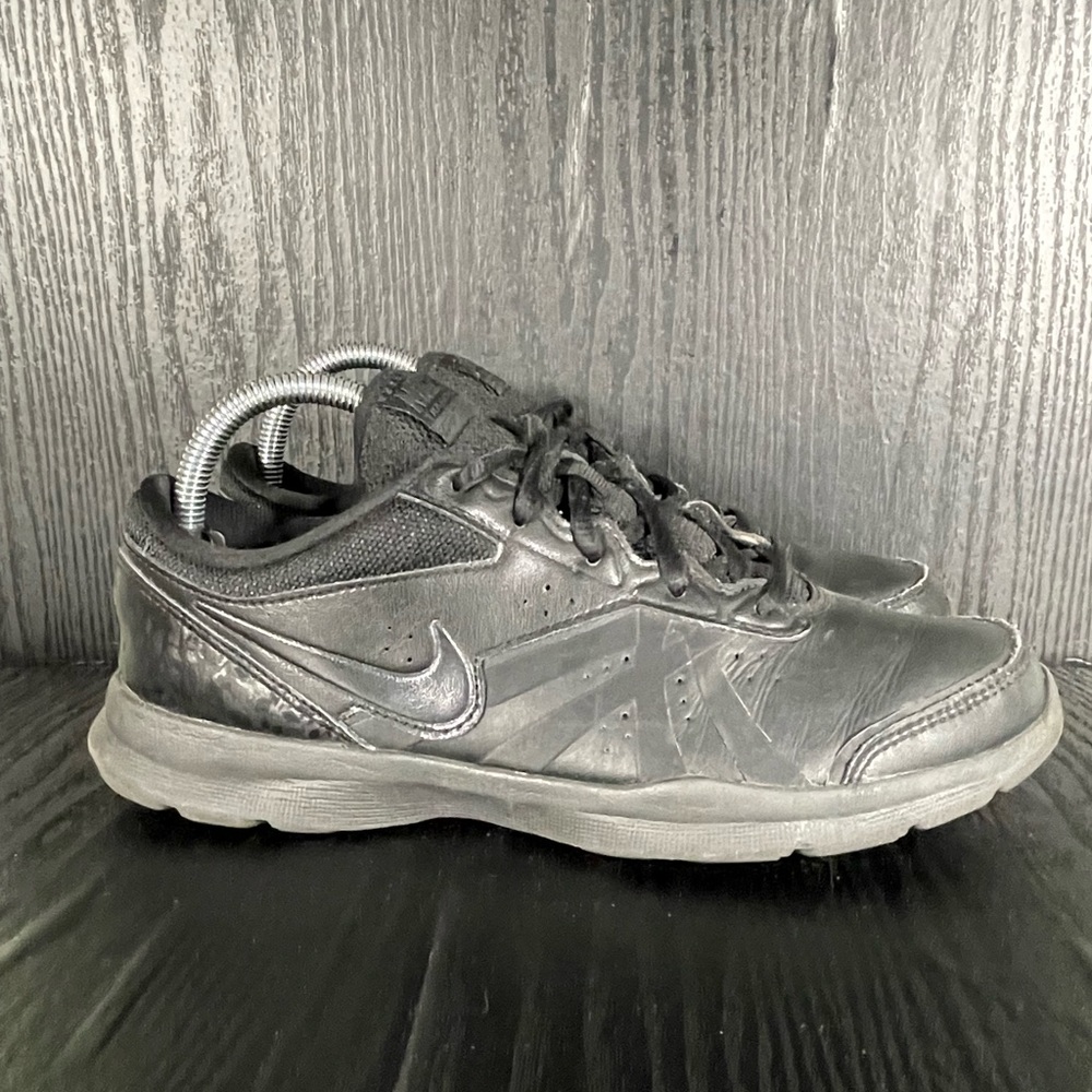 Nike Core Motion TR2 Women’s size 9
